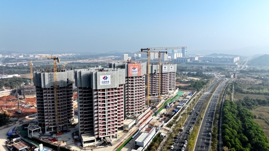 广州黄埔枫下项目首栋楼栋7号楼封顶航拍—南方公司 徐春艳摄.jpg