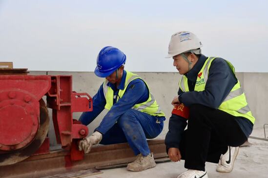 【质量安全】以“寒”为令 筑牢防线——平漯周高铁项目多措并举守护冬季施工安全 (1).jpg