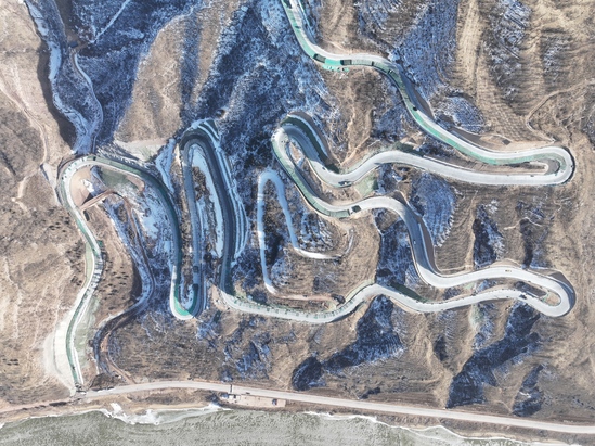 航拍全景图1 脱晓勇 摄(1).jpg