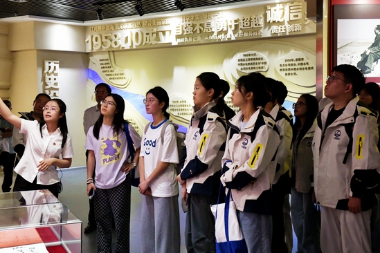 全国水电专业大学生社会实践参观展厅.JPG