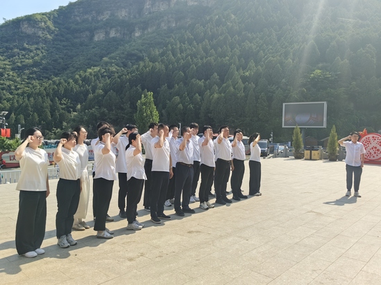 【党群工作】(第二分局)联建铸魂砺初心 廉韵清风润工地——第二分局易县项目部党支部赴狼牙山开展红色践学活动 摄影者:刘涛 (2).jpg