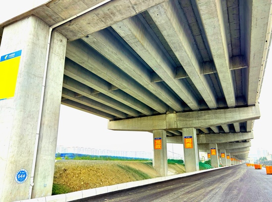 箱梁吊装—南方公司 吕长镇摄.jpg