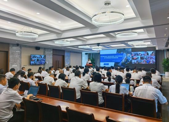 南方公司召开2026年年中工作会.jpg