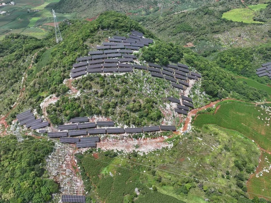 光伏场区远景 李尚义摄.jpg